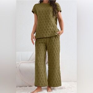 See and Be Seen Olive Green Quilted Lounge Set Top & Pants Size S